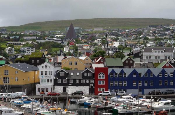 Bild 1 von 2: William Heinesen, einer der größten nordischen Schriftsteller des 20. Jahrhunderts, prangerte in seinen Werken die Unterdrückung der Färöer-Inseln durch Dänemark und die autoritäre Kirche an.