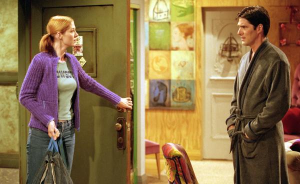 Bild 1 von 2: Abby kommt allein mit dem Baby nicht zurecht, und deshalb bietet Dharma ihre Hilfe an. Allerdings ahnt Dharma nicht, auf was sie sich da einlässt: Schon bald ist sie das Mädchen für alles - sie putzt, kocht und wickelt. Außerdem muss sie jede Nacht das Baby füttern und es stundenlang herumtragen, bis es wieder schläft. Bald ist Dharma am Ende ihrer Kräfte. Abby sorgt für Babysitter-Ersatz, doch das ehemalige Kindermädchen Becky ist so alt, dass auch sie versorgt werden muss.