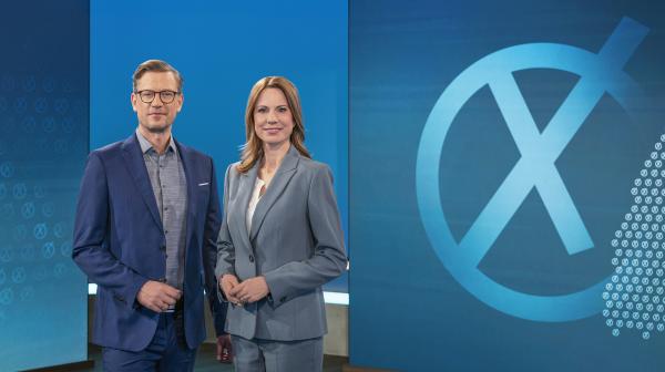 Bild 1 von 2: Florian Weber und Hendrike Brenninkmeyer moderieren \