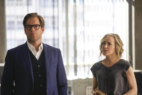 Bild 1 von 21: Wie den negativen Eindruck ausgleichen, den ihr Klient auf die Jury macht? Bull (Michael Weatherly, l.) und Marissa (Geneve Carr, r.) brauchen dringend eine Idee ...