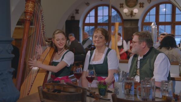 Bild 1 von 8: Röpfl Familiengsang im Zipfl Wirt im Ursprungtal.