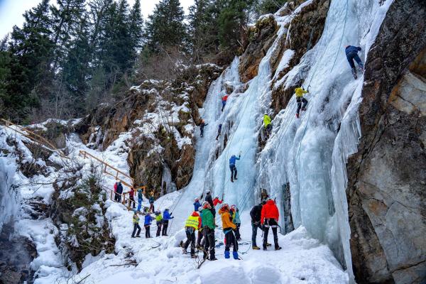 Bild 1 von 5: Eis Total Kletterfestival 2025 in der Taschachschlucht.