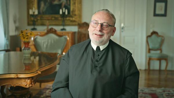 Bild 1 von 5: Im Bild: Stephan Holpfer, Pfarrer und Feuerwehrmann in Bad Vöslau.