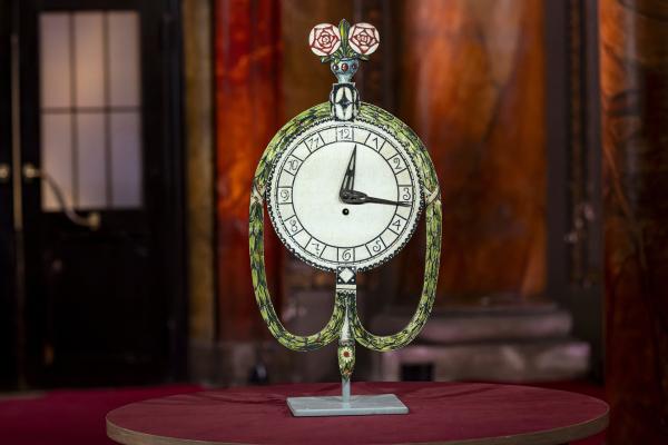 Bild 1 von 16: Bei dieser Uhr wurde der Jugendstil nachempfunden.