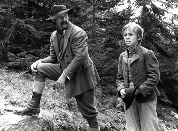 Bild 1 von 4: Im Bild: Seine rege Phantasie lässt Peter hoffen, es könne ihm, wie einst den Jüngern auf dem Weg nach Emaus, der Heiland erscheinen. v.l.n.r.: Günther Maria Halmer (Tritzel), Harald Gauster (Peter)