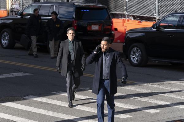 Bild 1 von 7: Special Agent Stuart Scola (John Boyd, l.); FBI SA Omar Adom 'OA' Zidan (Zeeko Zaki, r.)