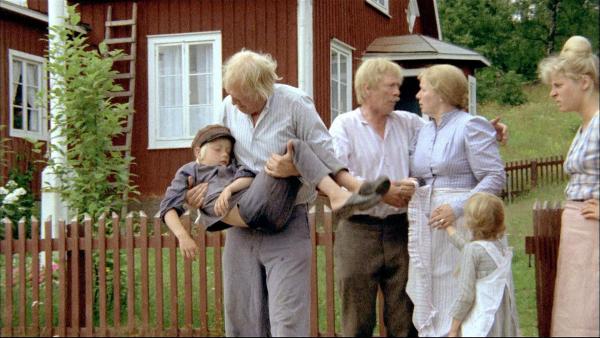 Bild 1 von 5: Im Bild (v.li.): Jan Ohlsson (Michel), Björn Gustafson (Alfred), Allan Edwall (Anton), Emy Storm (Alma), Lena Wisborg (Ida), Maud Hansson (Lina).