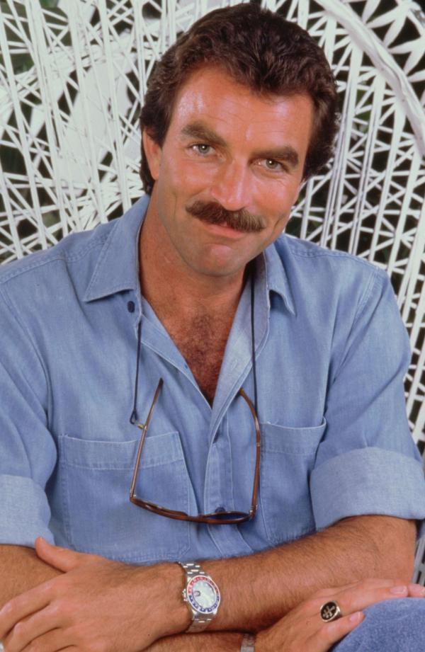 Bild 1 von 10: Bei der Suche nach dem Mörder einer befreundeten Komikerin wird Magnum (Tom Selleck) selbst zum Ziel eines Attentats ...
