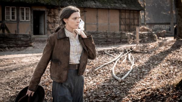 Bild 1 von 1: Ist nach dem Rauswurf aus dem Elternhaus auf sich allein gestellt: Johanna (Harriet Herbig-Matten).