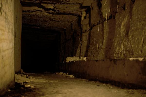 Bild 1 von 5: Die Katakomben von Odessa sind mit einer Länge von 2500 Kilometern die wohl größte von Menschenhand geschaffene unterirdische Tunnelwelt. Sie wurden während des Zweiten Weltkriegs von Partisanengruppen als Unterschlupf genutzt.