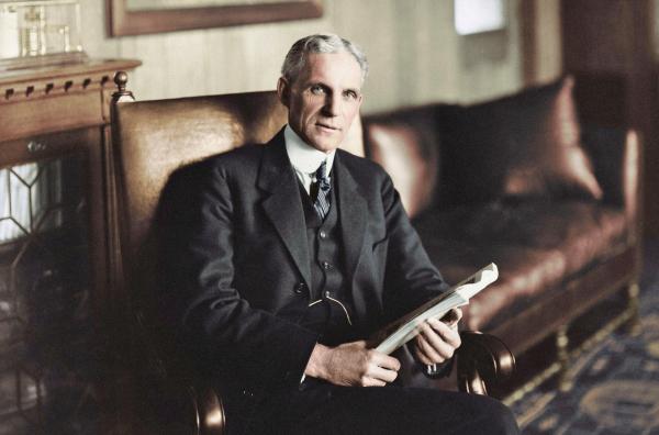 Bild 1 von 2: Henry Ford in seinem Büro, Highland Park Plant, 1913.
