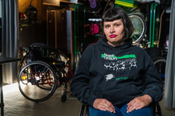 Bild 1 von 6: Als Gründerin will Lisa zeigen: Menschen mit Behinderung können Unternehmen führen und die Arbeitswelt inklusiver machen.