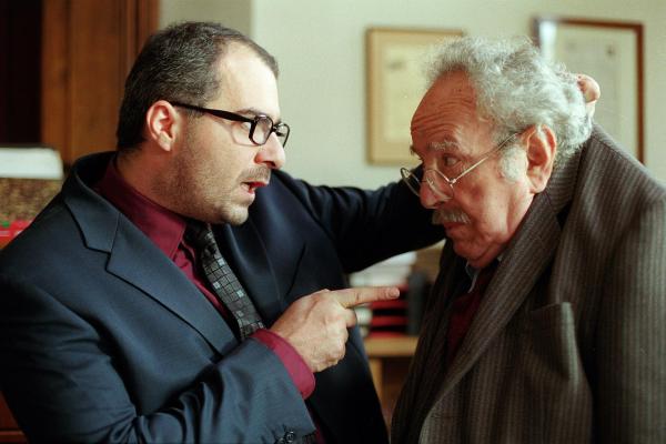 Bild 1 von 6: Im Bild (v.li.): Michael Niavarani (Mario), Gerhard Bronner (Dr. Schaler).