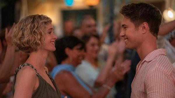 Bild 1 von 14: Im Bild: Elena Kampouris (Paris Miller), Elias Kacavas (Aristotle).