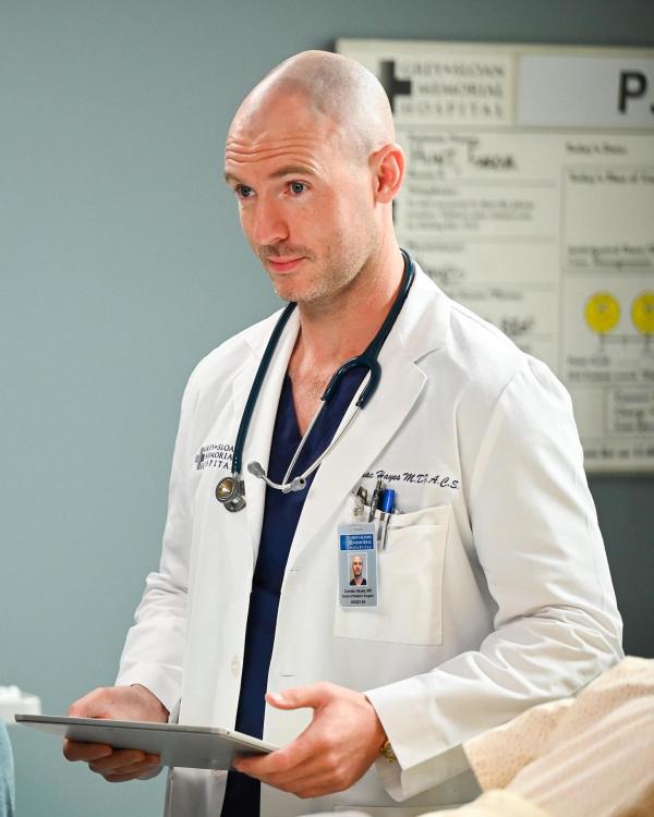 Bild 1 von 21: Im Bild: Richard Flood (Dr. Cormac Hayes).