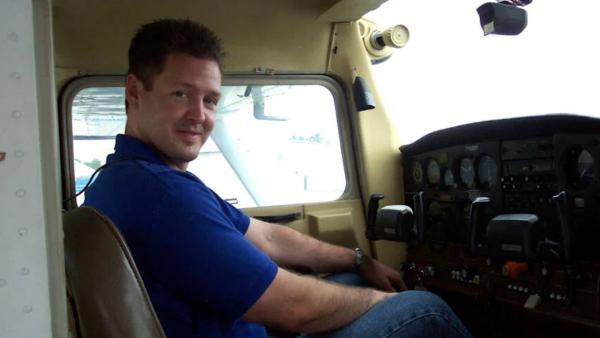 Bild 1 von 4: Vom Immobilienmakler zum Serienmörder: Todd Kohlhepp beim Fliegen