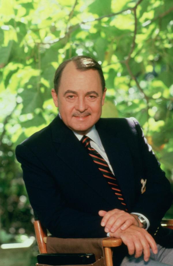 Bild 1 von 8: Unter der strengen Aufsicht des Hausverwalters Jonathan Higgins (John Hillerman), einem früheren Soldaten der britischen Armee, versucht Magnum, die ihm zugedachten Privilegien immer weiter auszureizen ...