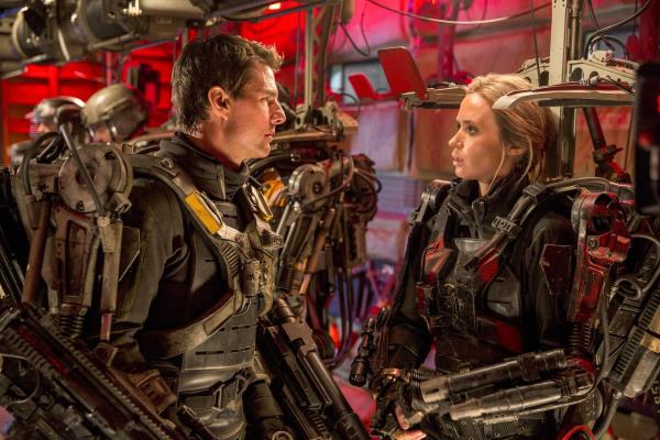 Bild 1 von 34: Im Bild: Tom Cruise (Major Bill Cage), Emily Blunt (Rita Vrataski).
