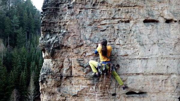 Bild 1 von 3: Auch in Deutschland finden wir spektakuläre Felswände, welche zum Bouldern in der Natur einladen.