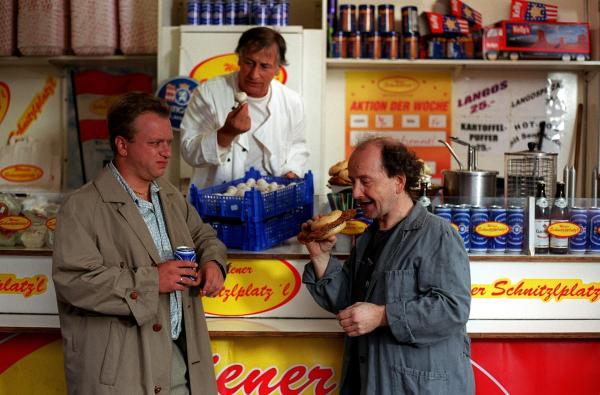 Bild 1 von 7: Im Bild (v.li.): Reinhard Nowak (Reini), Gerhard Swoboda (Hassan), Peter Traxler (Lieferant).