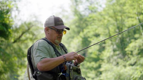 Bild 1 von 19: Im Bild: Reinhard Wögerbauer beim Fliegenfischen an der Teichl.