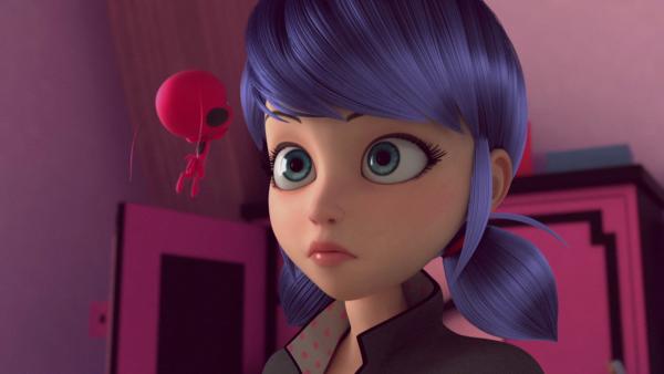 Bild 1 von 5: Nadia Chamack wurde zur Prime Queen akumatisiert. Bewaffnet mit ihrer Smartwatch, möchte sie Ladybug und Cat Noir zwingen, live im Fernsehen zuzugeben, dass sie verliebt sind, damit die Quoten durch die Decke gehen. Unsere Helden werden nicht erlauben, daß sie ihnen die Show stiehlt.