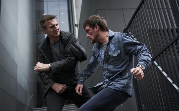 Bild 1 von 8: Travis Block (Liam Neeson, l.); Dusty Crane (Taylor John Smith, r.)