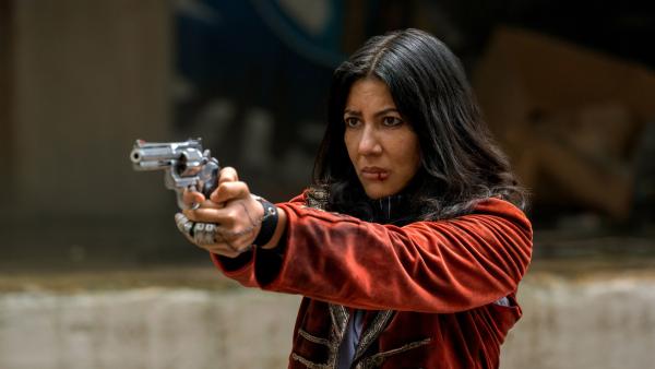 Bild 1 von 5: Um John zu helfen, greift Quiet (Stephanie Beatriz) zu einem drastischen Mittel und nimmt ihn ins Visier.