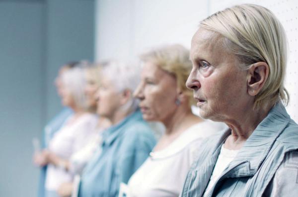 Bild 1 von 3: Nach dem missglückten Banküberfall wird Mirka (Dorota Pomyka?a, re.) von der Polizei verhört. Sie wirkt wie betäubt, kann ihre Tat kaum erklären und gesteht ? der Beginn einer Abwärtsspirale aus Schuld, Scham und Erschöpfung.