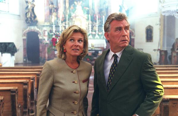 Bild 1 von 18: Im Bild: Andrea L?Arronge (Gräfin Schönberg), Heinz Marecek (Hannes Kofler).