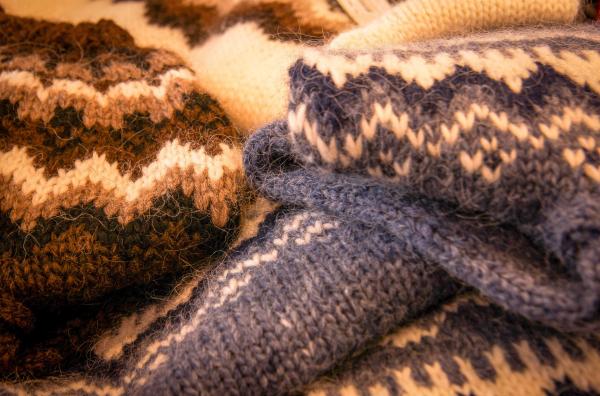 Bild 1 von 7: Der berühmte Islandpullover erfreut sich heute wieder großer Beliebtheit.