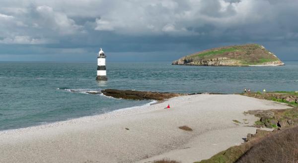 Bild 1 von 4: Die Insel Anglesey liegt ganz im Norden des Landes und bietet atemberaubende Landschaften.