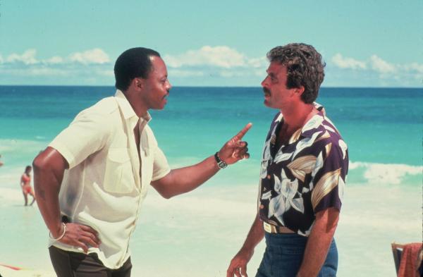 Bild 1 von 3: TC (Roger E. Mosley, l.); Thomas Magnum (Tom Selleck, r.)