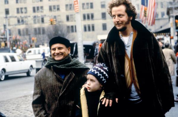 Bild 1 von 6: Im Bild:  Joe Pesci (Harry), Macauly Culkin (Kevin), Daniel Stern (Marv).