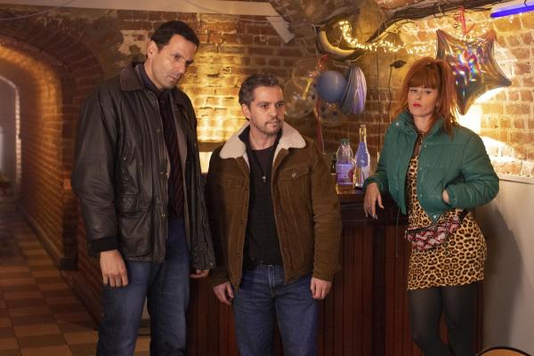 Bild 1 von 6: (v.l.n.r.) Adam Karadec (Mehdi Nebbou); Gilles Vandraud (Bruno Sanches); Morgane Alvaro (Audrey Fleurot)