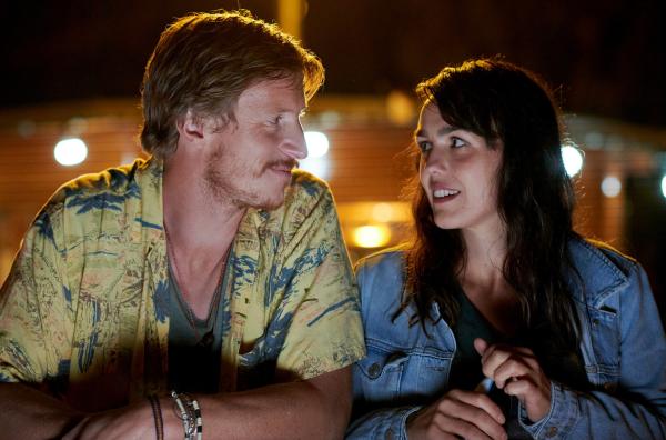 Bild 1 von 8: Zwischen Julika (Lucie Heinze) und Konstantin (Golo Euler) funkt es.