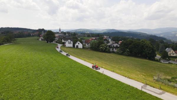 Bild 1 von 12: Im Bild: Krasser Oldtimer Traktor, Koralm.