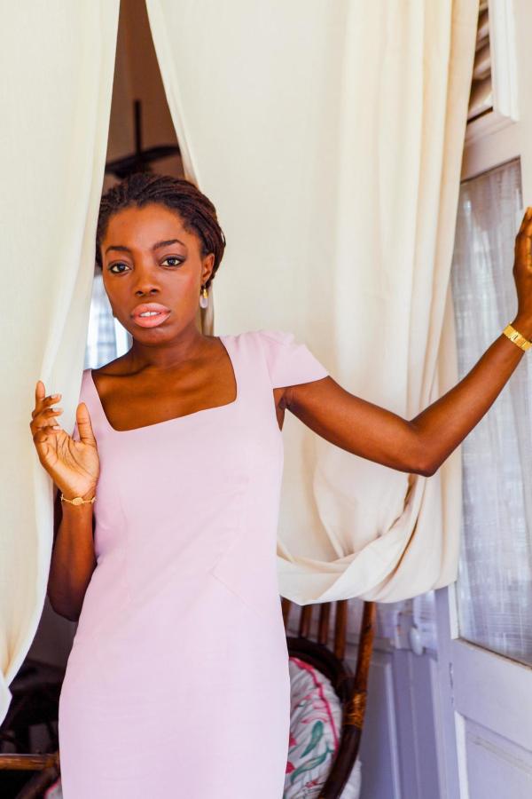 Bild 1 von 7: Im Bild: Estella Daniels (Kim Neville).