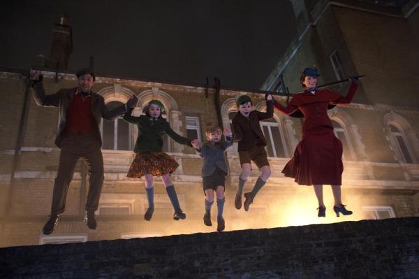 Bild 1 von 13: (v.l.n.r.) Jack (Lin-Manuel Miranda); Annabel (Pixie Davies); Georgie (Joel Dawson); John (Nathanael Saleh); Mary Poppins (Emily Blunt)