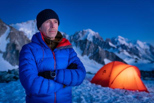 Bild 1 von 7: Dirk Steffens und sein Haus: An diesem Abend ist es im ewigen Eis der Hochalpen auf dem Mont Blanc Massiv.