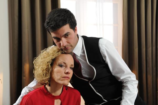 Bild 1 von 10: Natascha (Melanie Wiegmann, l.); Konstantin (Moritz Tittel, r.)