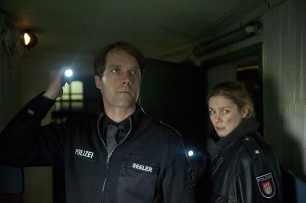 Bild 1 von 11: Mattes und  Franzi sind in einem Bunker gefangen.