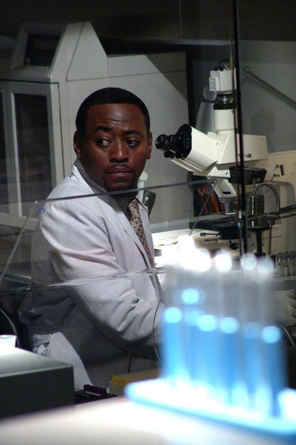 Bild 1 von 22: Immer wenn Dr. Eric Foreman (Omar Epps) glaubt, herausgefunden zu haben, an welcher Krankheit sein Patient wirklich leidet, tritt wieder ein anderes Symptom auf ...