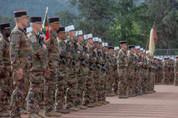 Bild 1 von 7: Antreten zum Morgenappell: Legionäre mit \