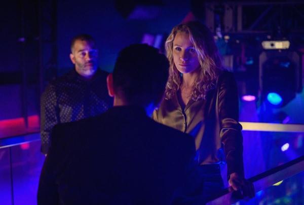 Bild 1 von 8: Special Agent Nina Chase (Shantel VanSanten)