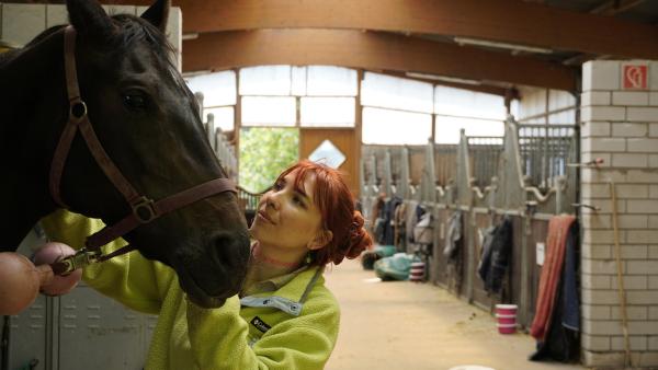 Bild 1 von 15: Als Single auf dem Land ist es nicht immer einfach. Die tierliebe Janine \