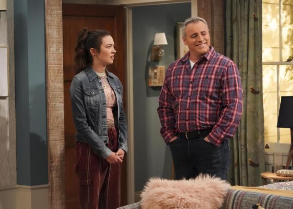 Bild 1 von 19: Kate Burns (Garce Kaufman, l.); Adam Burns (Matt LeBlanc, r.)