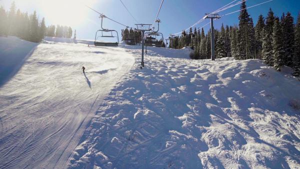 Bild 1 von 8: Im Bild: Was bleibt vom Pistenzauber? Unberechenbare Winter machen Skifahren zum selten Vergnügen zu oft horrenden Preisen.