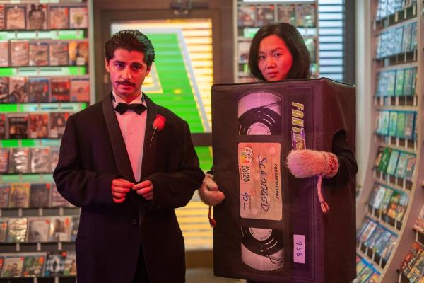 Bild 1 von 8: Im Bild: Rauand Taleb  (Enis), Yvonne Yung Hee Bormann  (Domino).