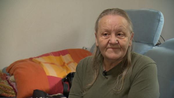 Bild 1 von 2: Oma Petra möchte Enkelin Michelle (18) bei der Berufswahl mit Rat zur Seite stehen.